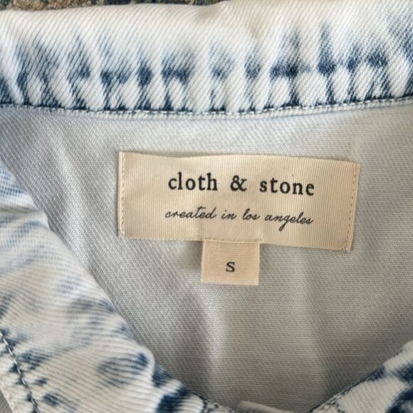 NWOT Cloth & Stone Chambray Acid Wash Denim Jacket Womens Button Up Blue Jean - Picture 2 of 6